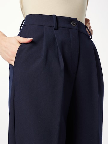 TOMMY HILFIGER Zúžený Kalhoty se sklady v pase – modrá