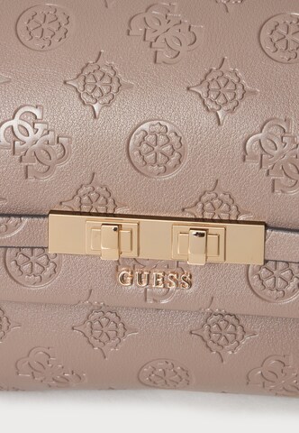GUESS Taška přes rameno 'CARMELLA' – šedá