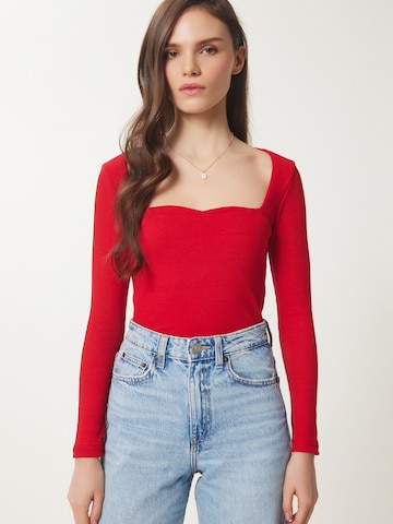 Happiness İstanbul Μπλουζάκι σε κόκκινο: μπροστά