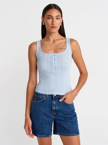 Dilvin Top in Blue: front