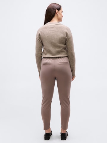 ONLY Carmakoma - Tapered Pantalón 'CARGOLDTRASH CLASSIC' en marrón