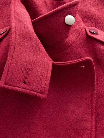 Next Преходно палто в червено