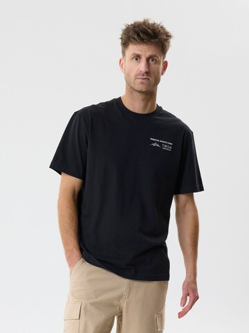 Maglietta di TWO SOON in nero: frontale