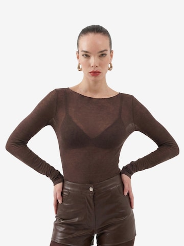 HOLLY LOLLY Blouse in Bruin: voorkant