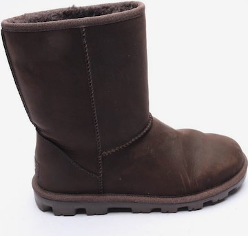 UGG Dress Boots in 39 in Brown: front