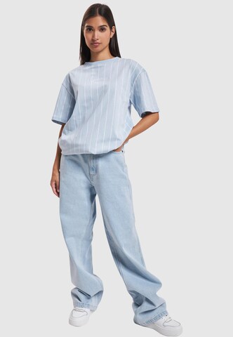 Karl Kani Wide Leg Jeans in Blau