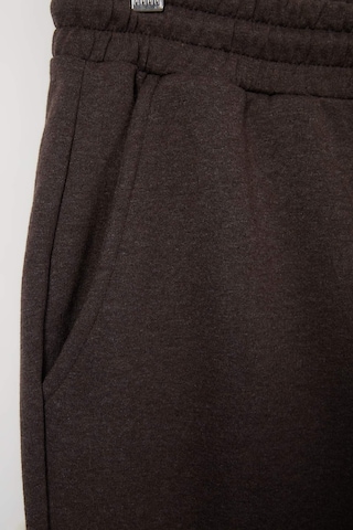 Trendyol - regular Pantalón en marrón