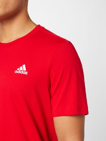 ADIDAS SPORTSWEAR - Camiseta funcional 'Essentials' en rojo