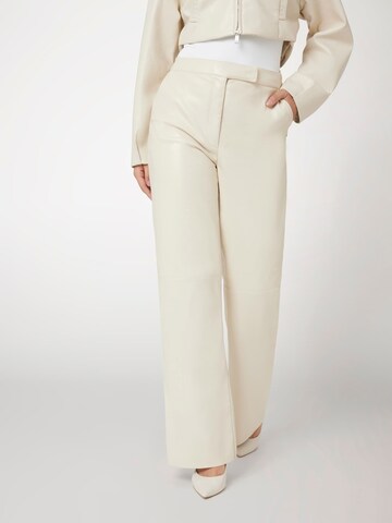 GUESS Wide Leg Hose in Beige: Vorderseite
