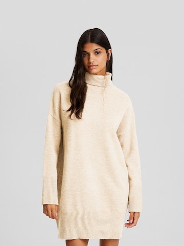 Bershka Gebreide jurk in Beige: voorkant