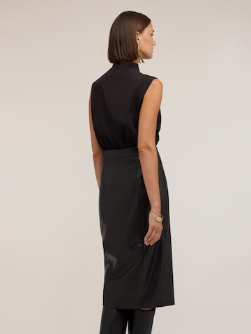 Robe MOTIVI en noir
