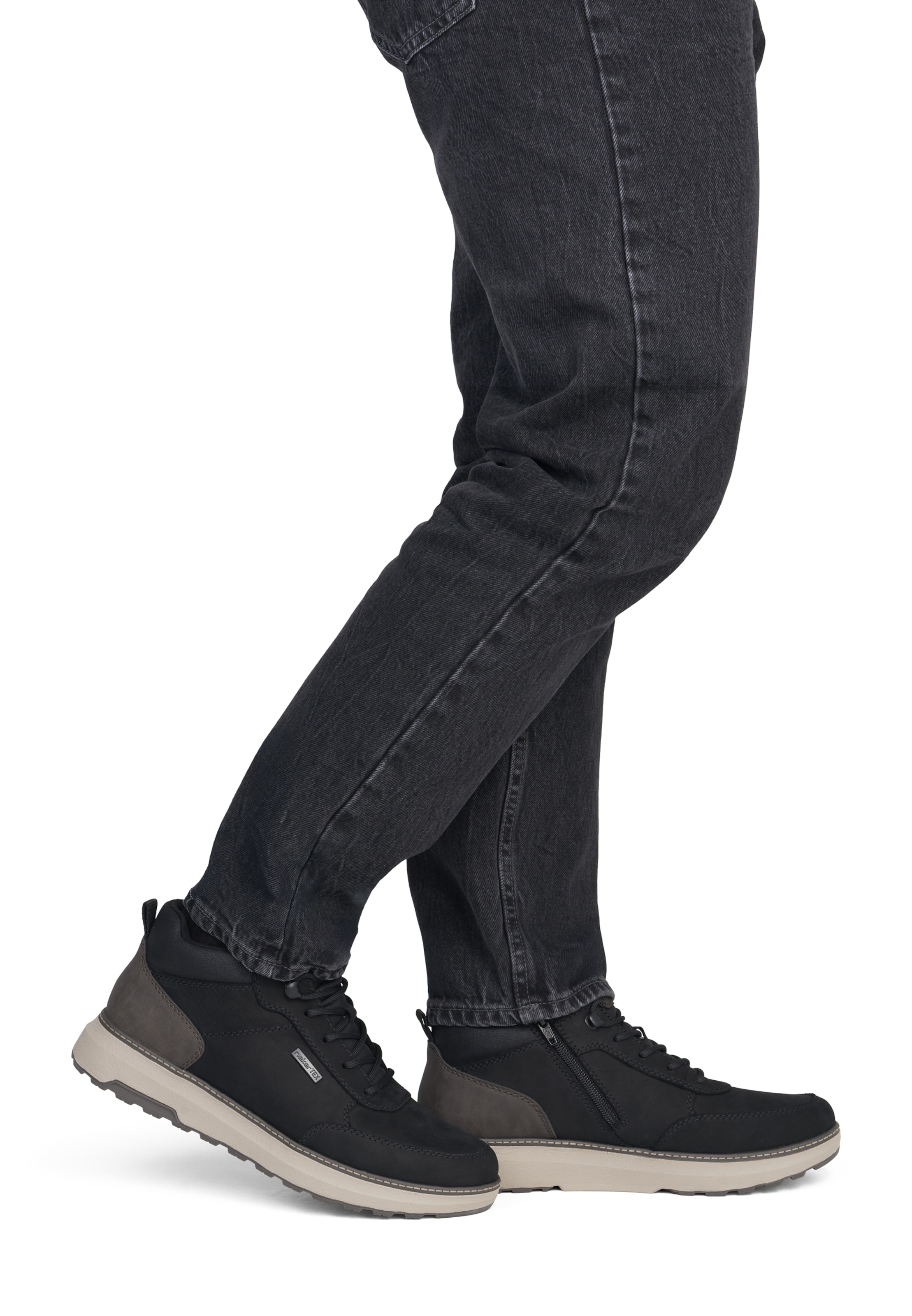 Chaussure à lacets Rieker en noir