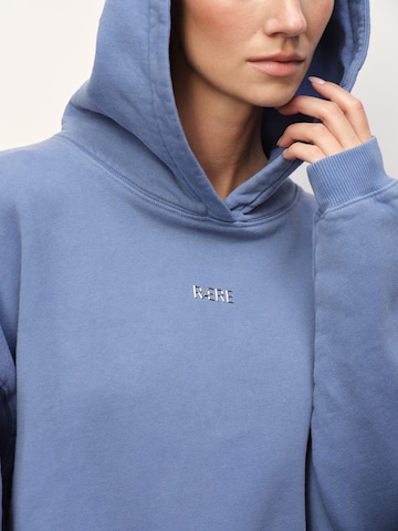 Sweat-shirt 'Zoey' RÆRE by Lorena Rae en bleu
