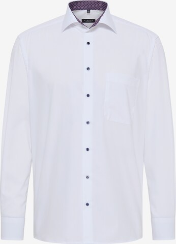 Coupe regular Chemise ETERNA en blanc : devant