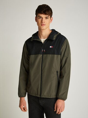 Tommy Jeans Демисезонная куртка 'CHICAGO' в Зеленый: спереди