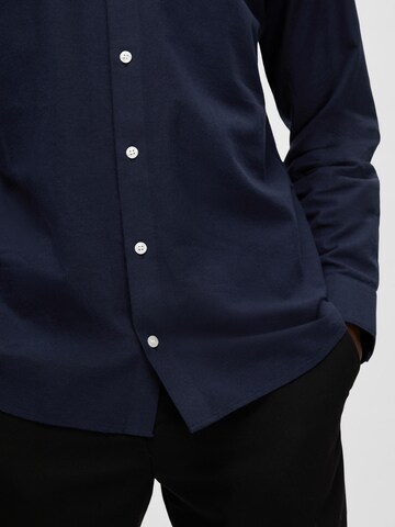 SELECTED HOMME جينز مضبوط قميص بلون أزرق
