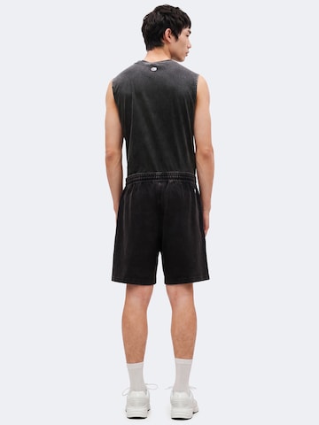 Regular Pantaloni de la Champion pe negru