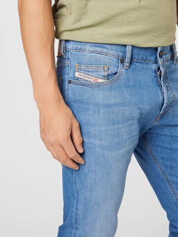 Coupe slim Jean 'LUSTER' DIESEL en bleu