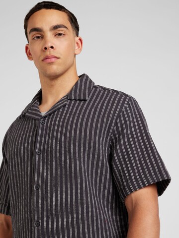 TOPMAN Regular Fit Hemd in Schwarz