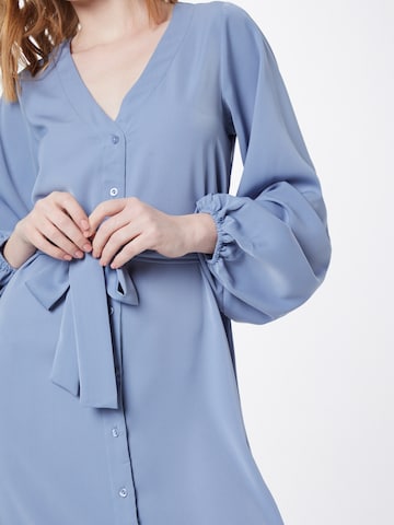 Robe-chemise 'BILLIE & SUZIE' In The Style en bleu