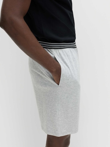 Pantaloncini da pigiama di Marks & Spencer in grigio