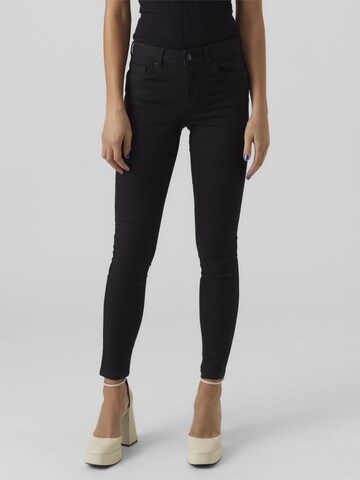 Vero Moda Tall Slimfit Jeans 'ALIA' in Zwart: voorkant