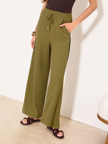 regular Pantaloni di Lipsy in verde