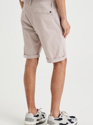 WE Fashion Slimfit Shorts in Lila