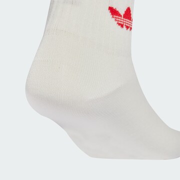 Chaussettes ADIDAS ORIGINALS en blanc