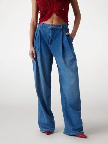 GUESS Loosefit Jeans in Blau: Vorderseite