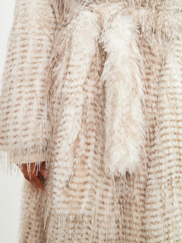 CESARE GASPARI Winter coat in Beige
