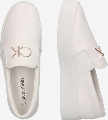 Calvin Klein - Sapatilhas slip-on em branco