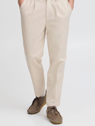 Casual Friday Tapered Stoffhose ' CFMarc ' in Beige