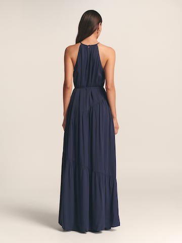 St MRLO - Vestido de noche 'ELIZA' en azul: atrás