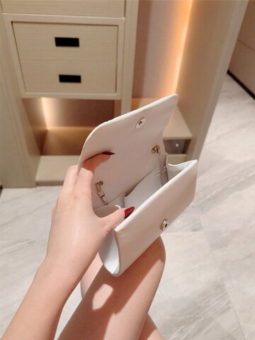 Tomshop24-7 Clutch 'Sati' in White