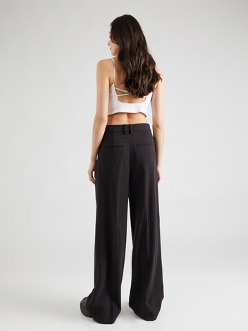 Calvin Klein Regular Pleated Pants in Black