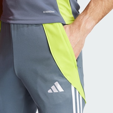 ADIDAS PERFORMANCE Slimfit Sporthose 'Tiro 24' in Grau