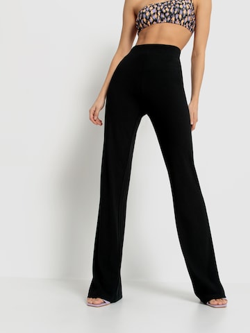 LSCN by LASCANA Bootcut Broek in Zwart: voorkant