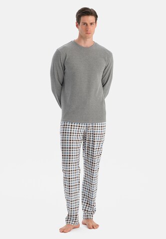Dagi - Pijama comprido em cinzento: frente