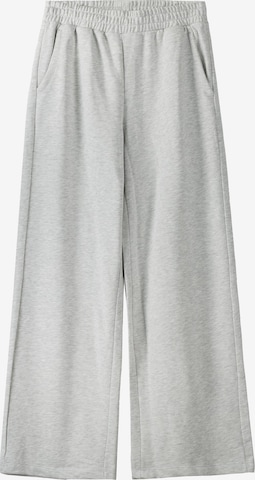 Bershka Wide leg Pants in Grey: front