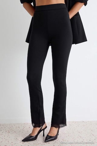 Bootcut Pantalon Trendyol en noir : devant