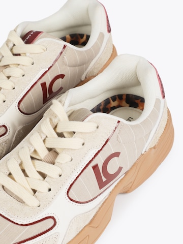 Sneaker low de la Lola Casademunt pe bej