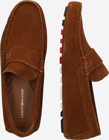 TOMMY HILFIGER Mocassins 'CLASSIC' in Bruin