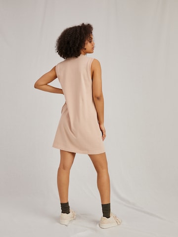 Robe 'Jamie' A LOT LESS en rose