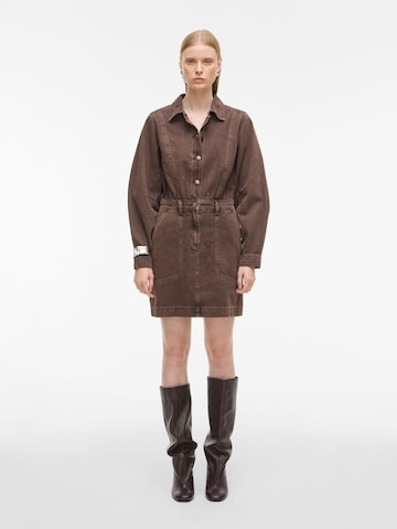 ROUGE EDIT Jurk in Bruin: voorkant