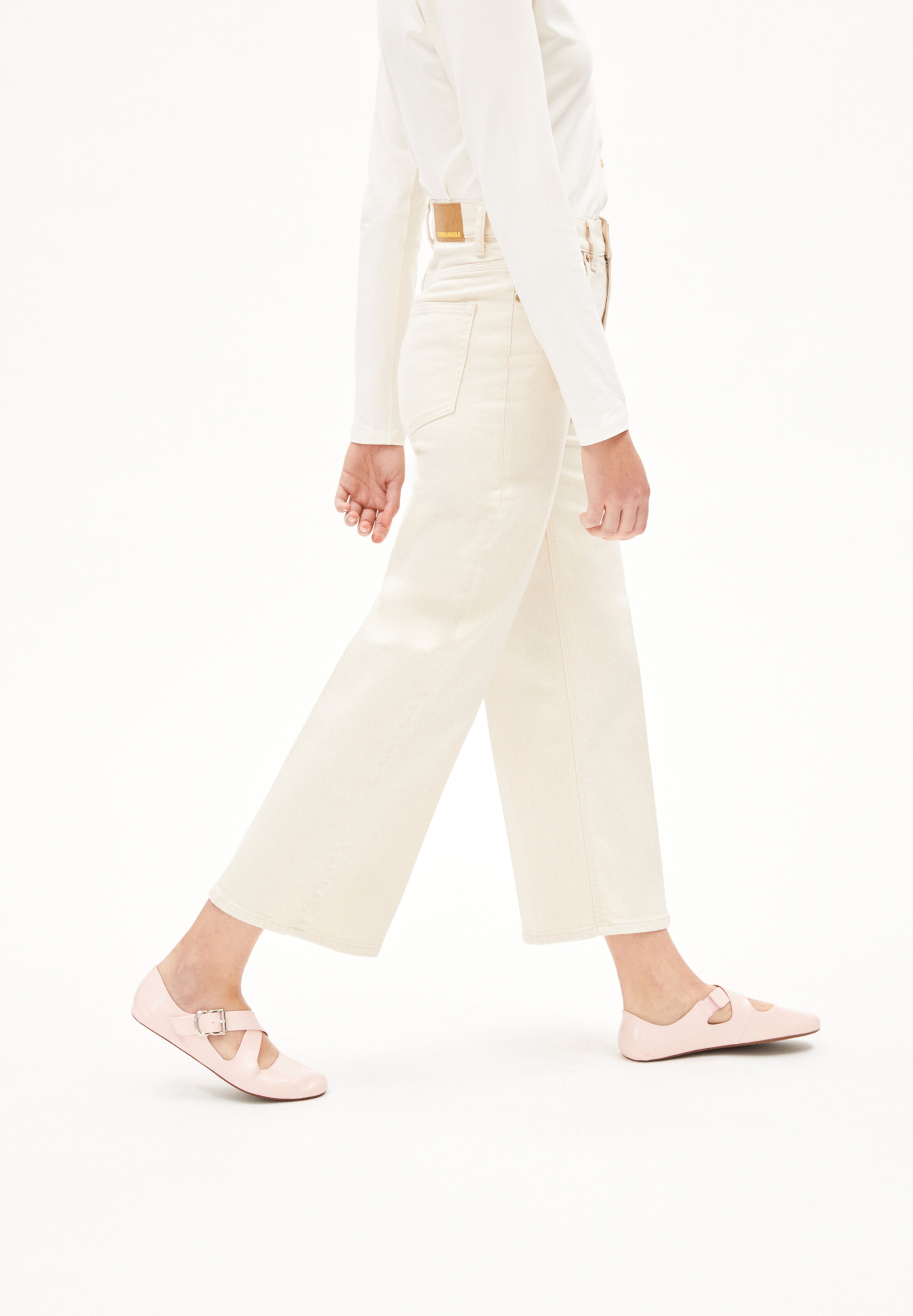 ARMEDANGELS Bootcut Džíny 'MURLIAA' – bílá: přední strana