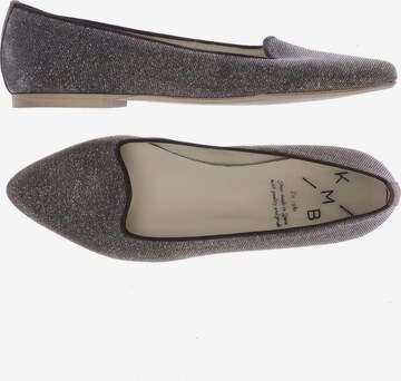 KMB Flats & Loafers in 37 in Grey: front