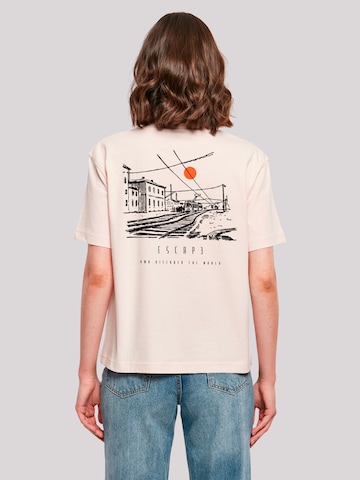 T-shirt 'Escape Discover the World Town Train Station' F4NT4STIC en rose : devant
