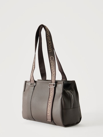 Calvin Klein Nákupní taška – hnědá