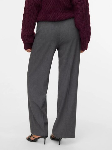 regular Pantaloni di VERO MODA in grigio